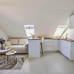 Newly And Modernly Renovated-Studio Gilda-Breathtaking Waterfront Studio With Yacht Views