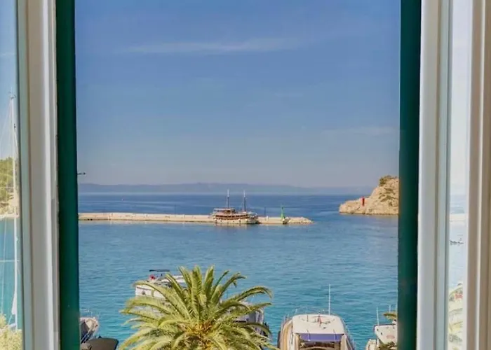 Newly And Modernly Renovated-Studio Gilda-Breathtaking Waterfront Studio With Yacht Views