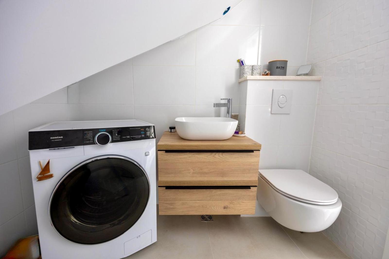 Apartma Newly And Modernly Renovated-studio Gilda-breathtaking Waterfront With Yacht Views