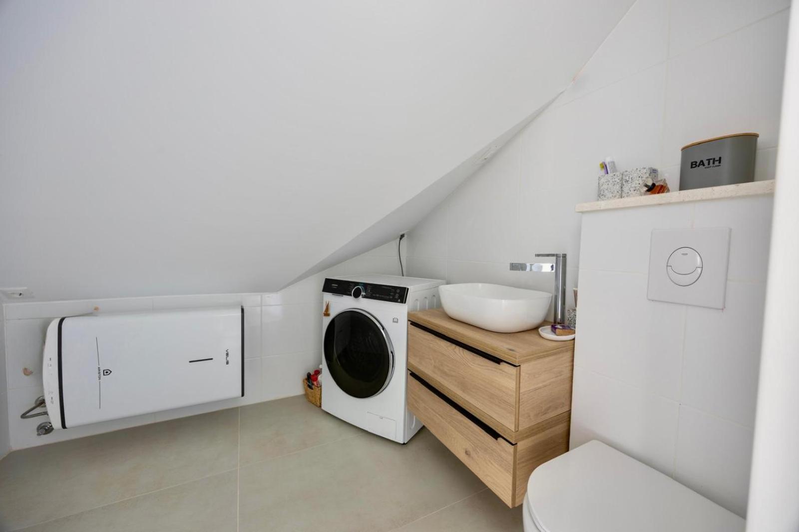 Newly And Modernly Renovated-studio Gilda-breathtaking Waterfront With Yacht Views Apartma Makarska