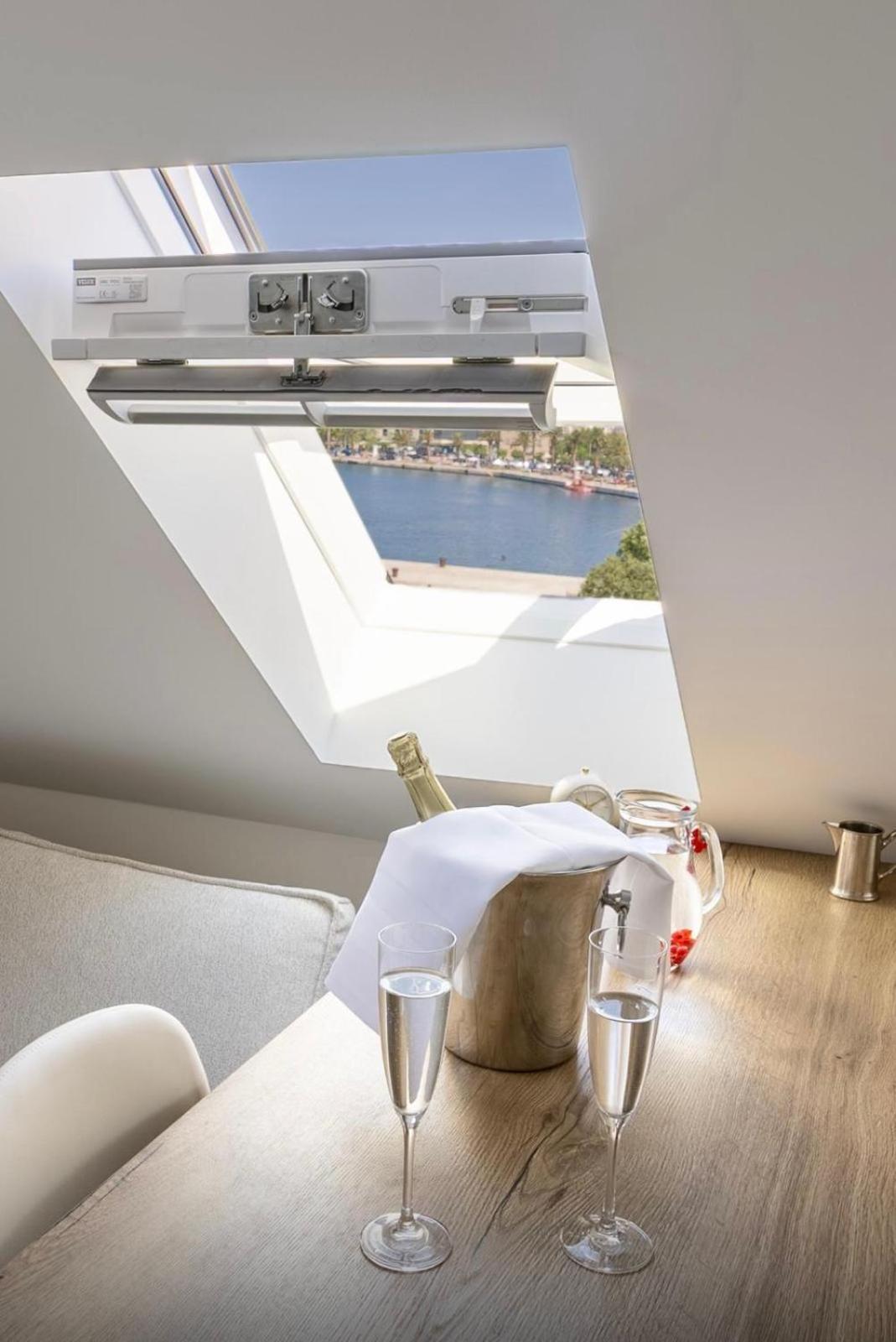 Apartma Newly And Modernly Renovated-studio Gilda-breathtaking Waterfront With Yacht Views Makarska
