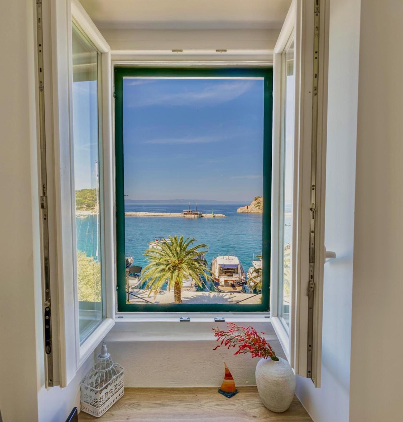 Newly And Modernly Renovated-studio Gilda-breathtaking Waterfront With Yacht Views Makarska